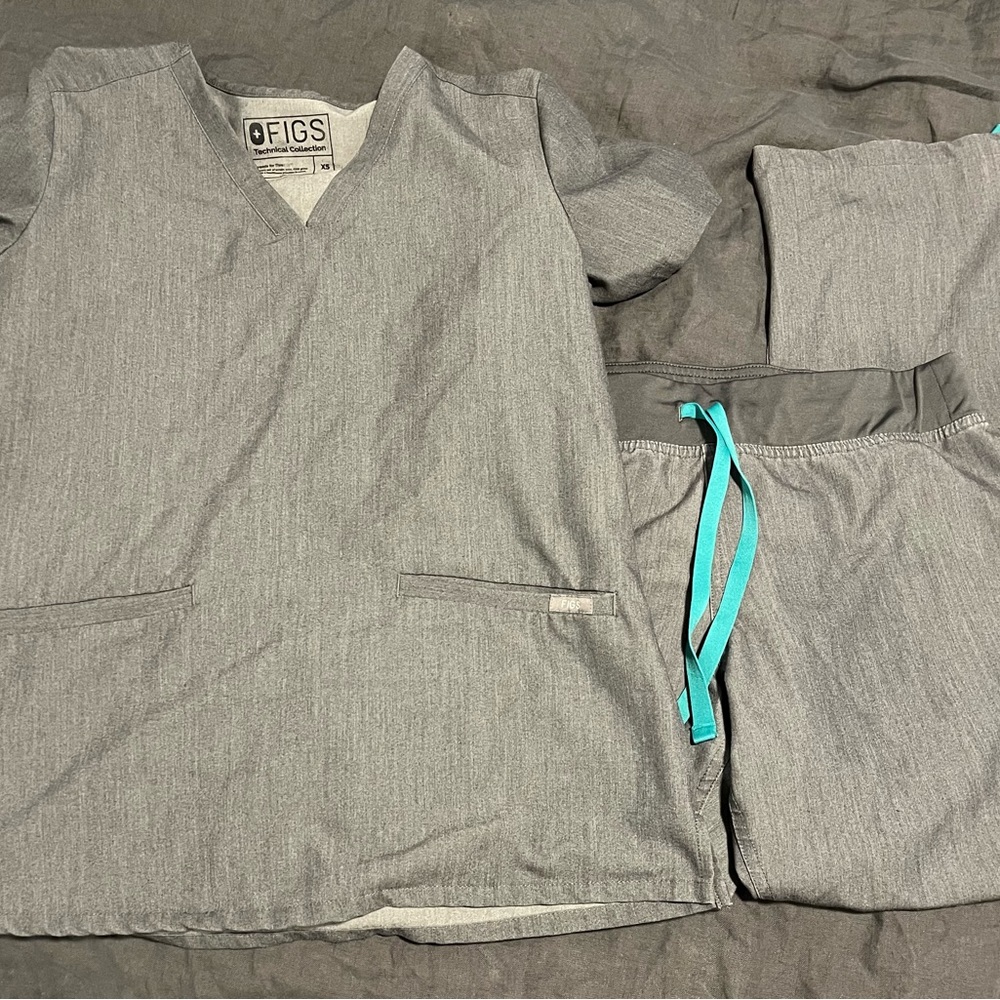 Figs graphite scrubs XS top and S straight leg pants